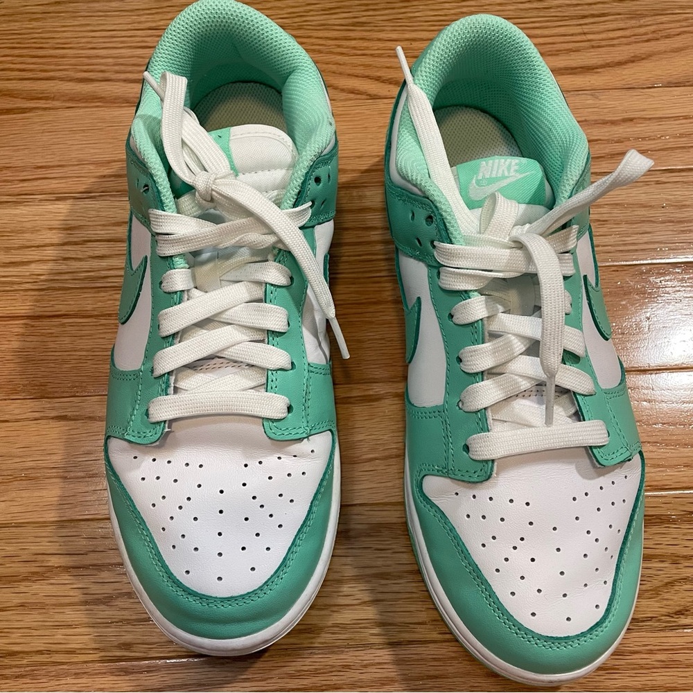 Nike Mint and White Sneakers Low-Top Design